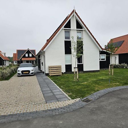 Holiday Home In Scherpenisse With Bubble Bath Exteriör bild