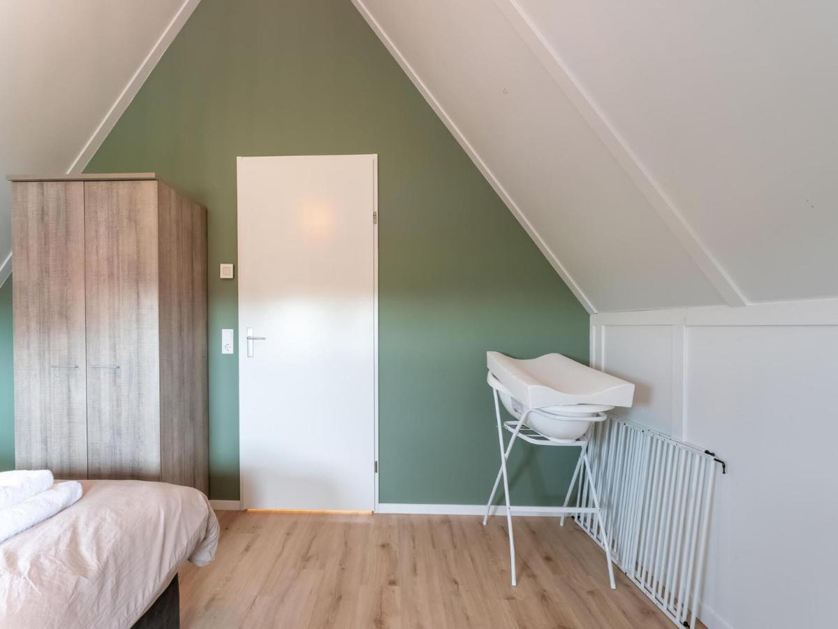 Holiday Home In Scherpenisse With Bubble Bath Exteriör bild