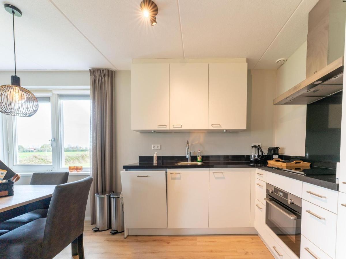 Holiday Home In Scherpenisse With Bubble Bath Exteriör bild