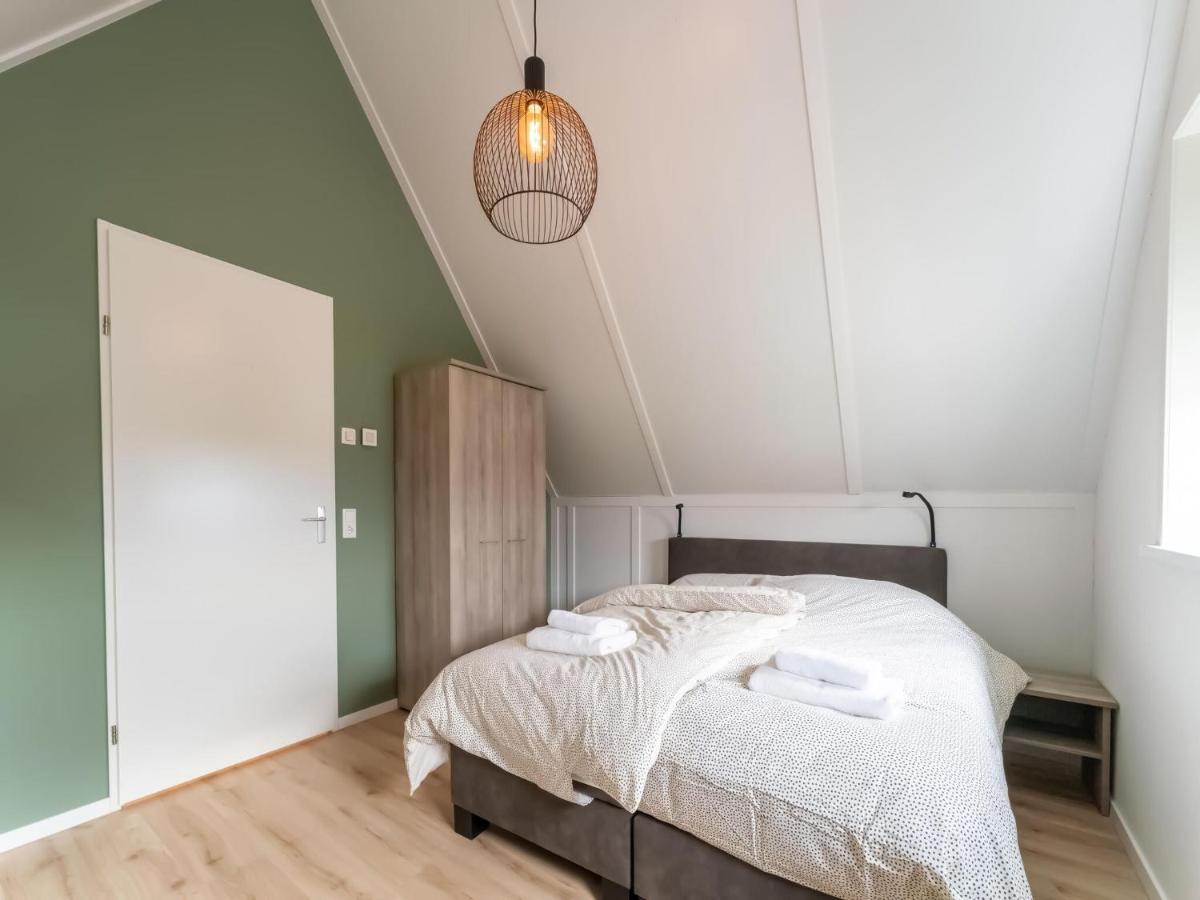 Holiday Home In Scherpenisse With Bubble Bath Exteriör bild